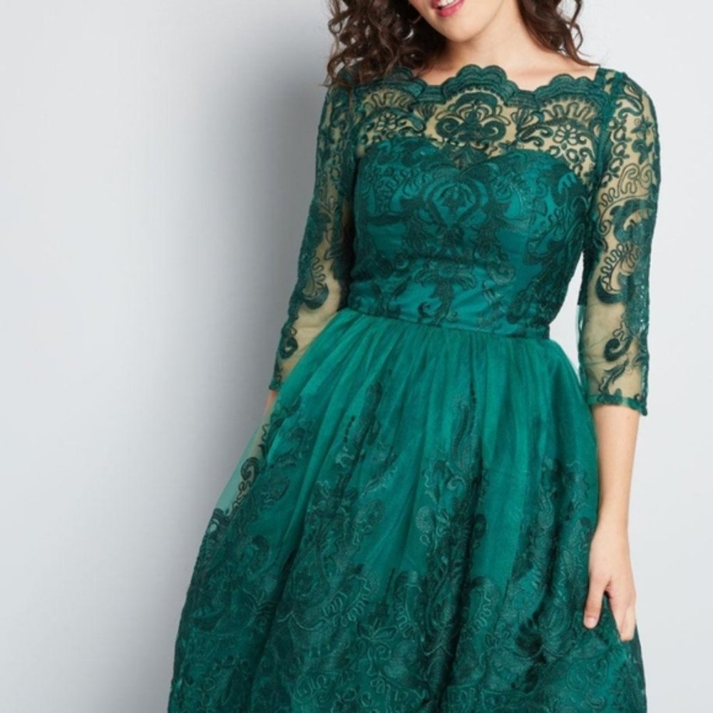Chi Chi London  Emerald Green Gilded Grace Lace Dress NWOT